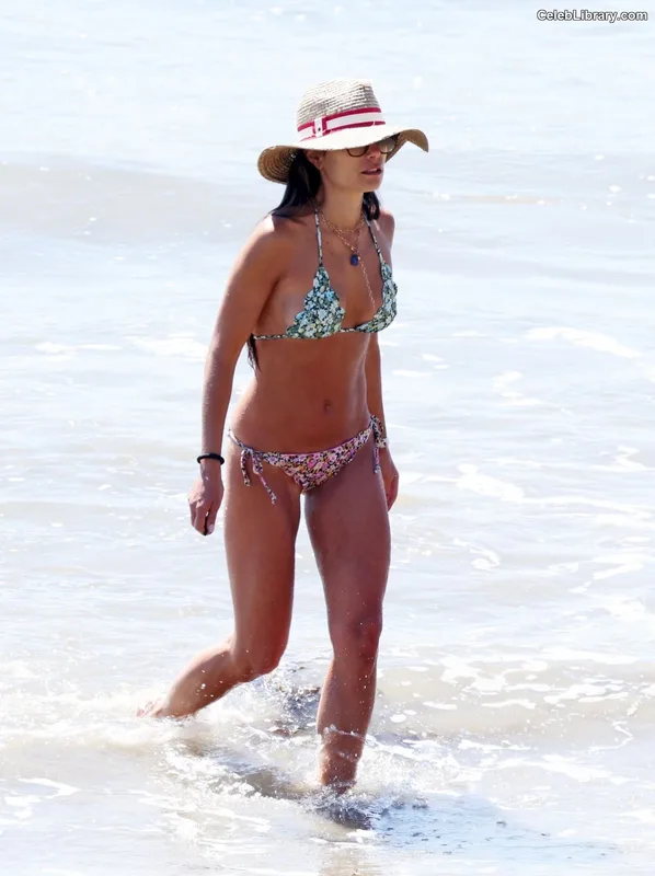Jordana Brewster photo 4 of 373