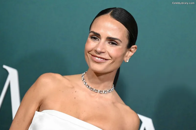 Jordana Brewster photo 1 of 373