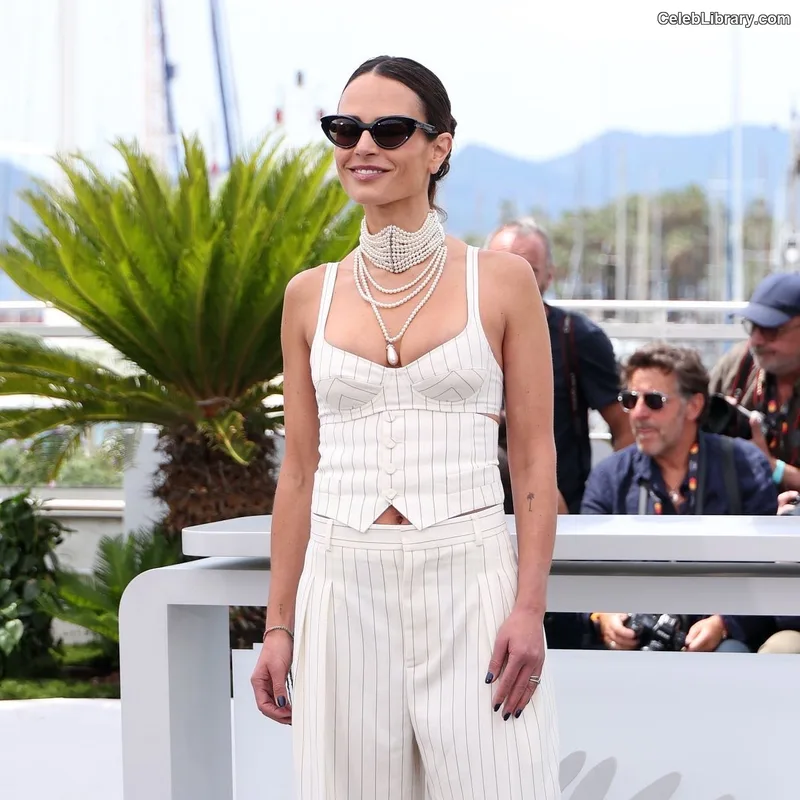 Jordana Brewster photo 17 of 373