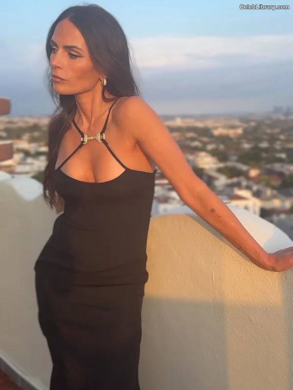 Jordana Brewster photo 10 of 373