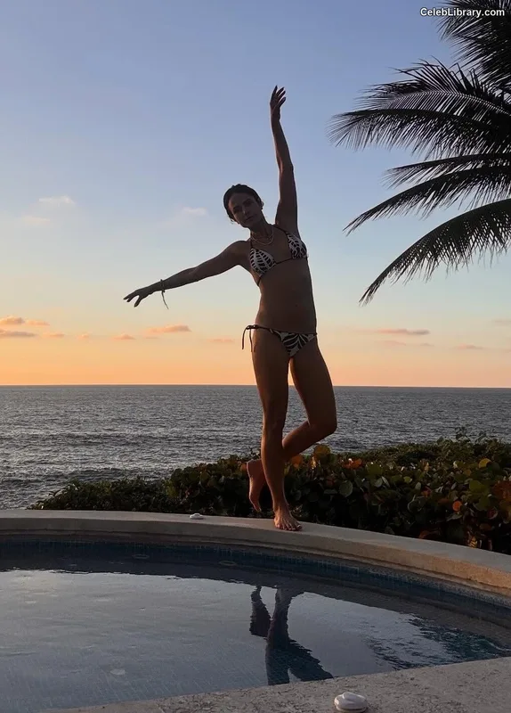 Jordana Brewster photo 16 of 373