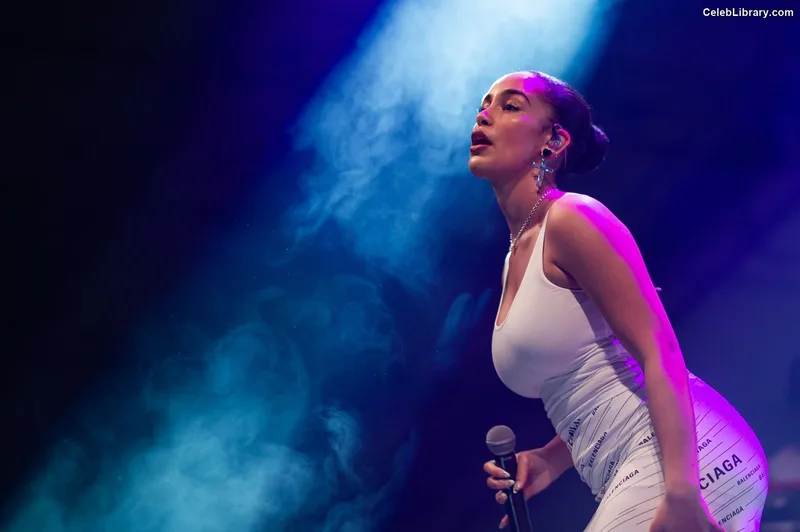 Jorja Smith photo 1 of 118