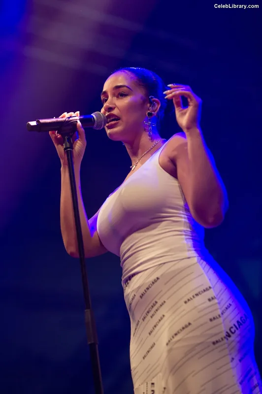 Jorja Smith photo 2 of 118