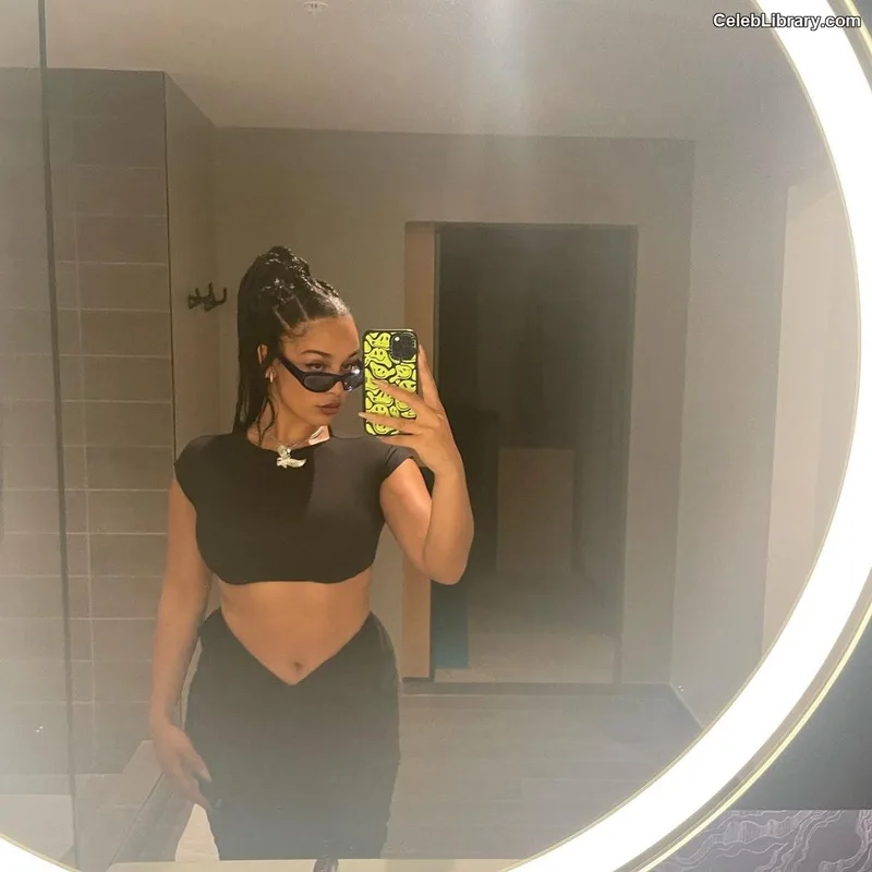 Jorja Smith photo 2 of 118