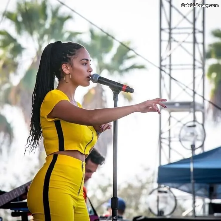 Jorja Smith photo 1 of 118
