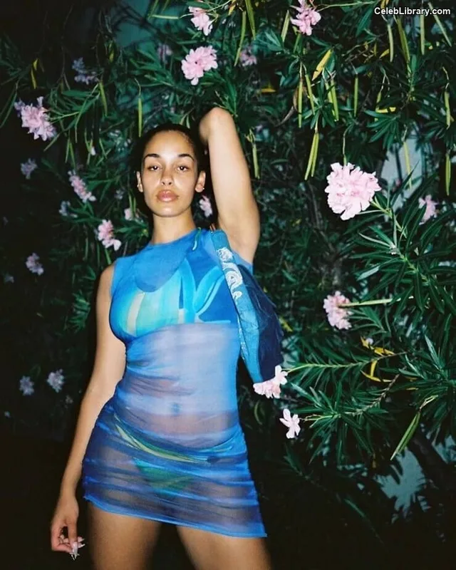 Jorja Smith photo 2 of 118