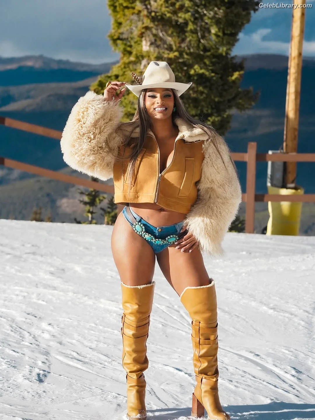 Joseline Hernandez photo 24 of 430