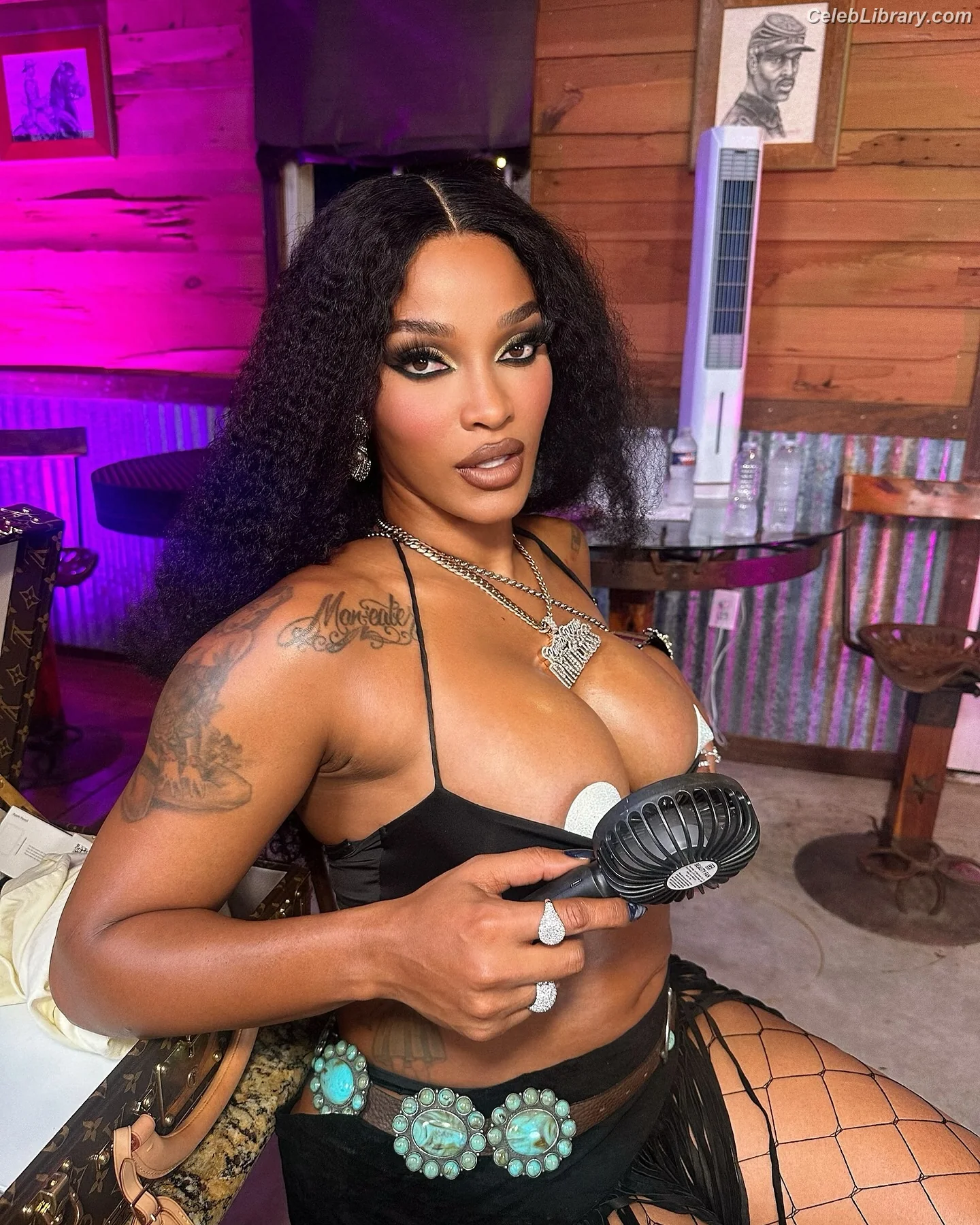 Joseline Hernandez photo 9 of 430