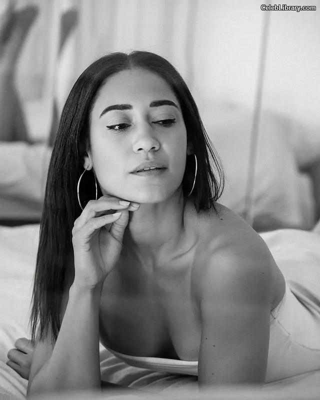 Josephine Jobert photo 15 of 43