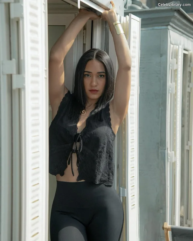 Josephine Jobert photo 16 of 43