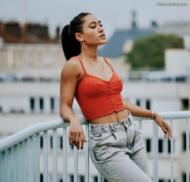 Josephine Jobert photo 5 of 43
