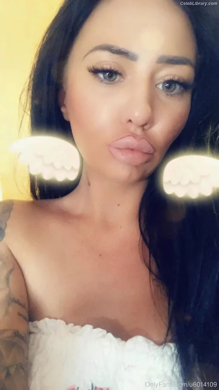 Josie Cunningham photo 5 of 7