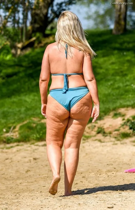 Josie Gibson photo 1 of 50