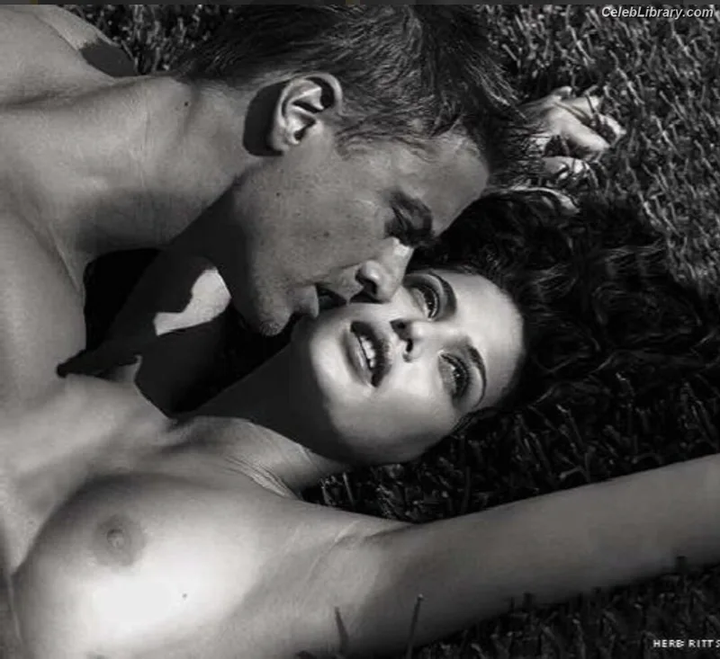 Josie Maran photo 11 of 25