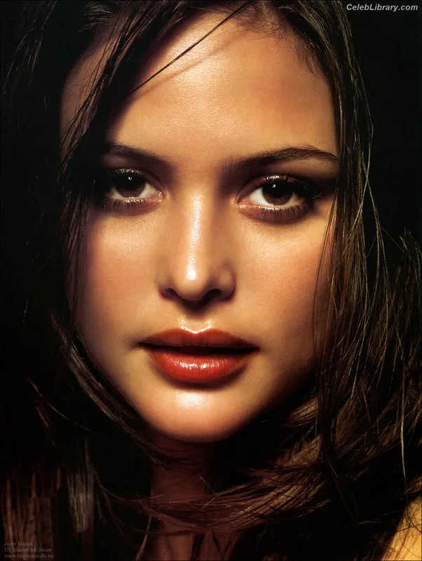 Josie Maran photo 22 of 25
