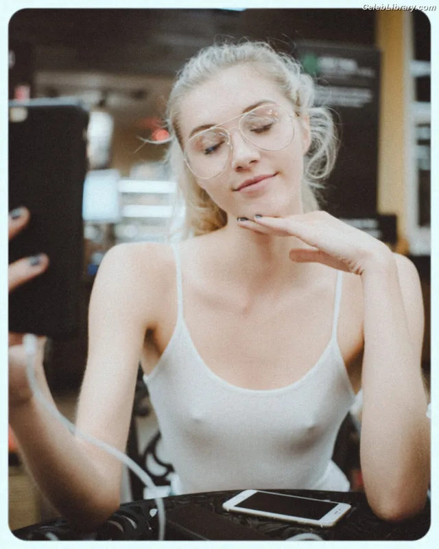 Jourdan Miller photo 10 of 12