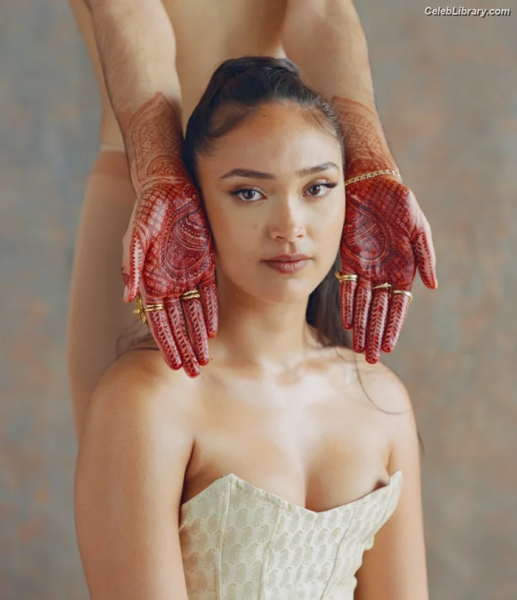 Joy Crookes photo 13 of 20