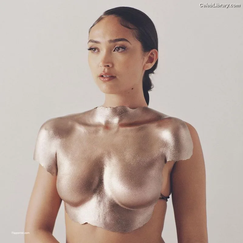Joy Crookes photo 10 of 21