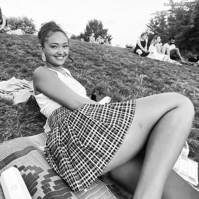 Joy Crookes photo 11 of 21