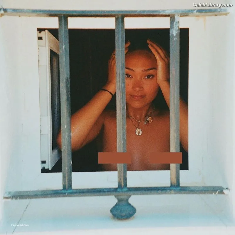 Joy Crookes photo 12 of 21