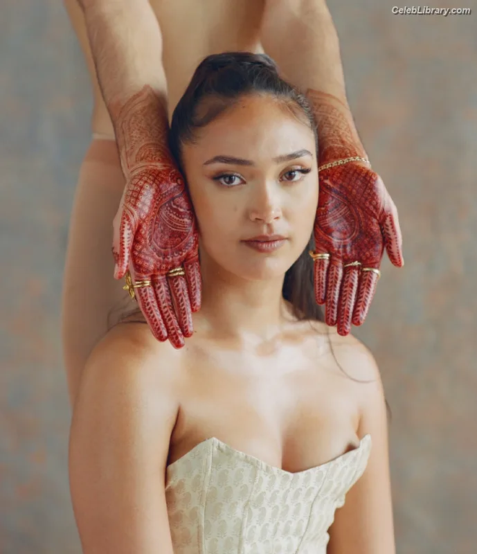 Joy Crookes photo 13 of 21