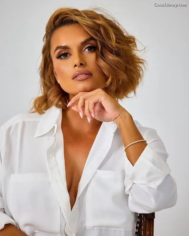 Joy Taylor photo 18 of 1109