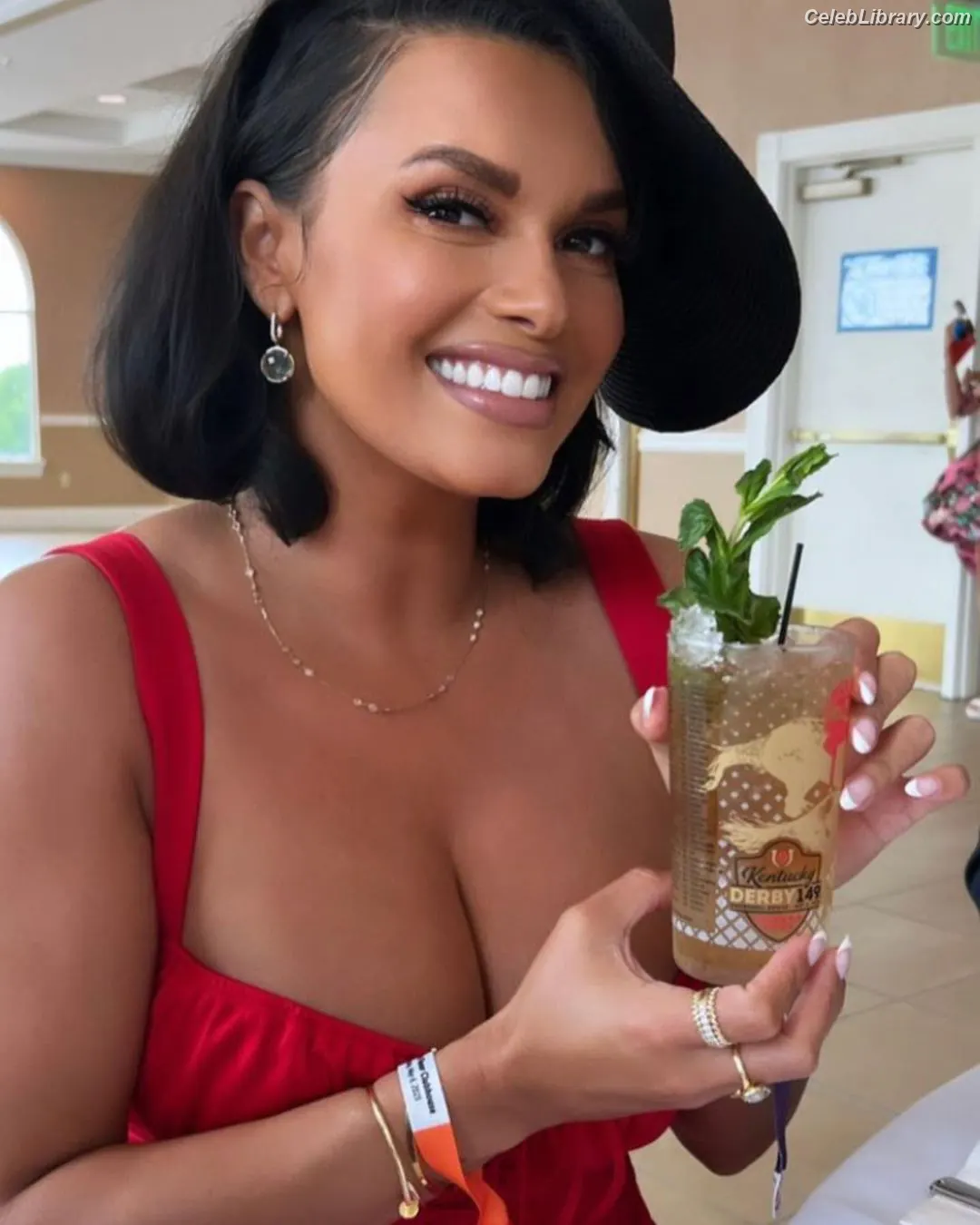 Joy Taylor photo 7 of 1109