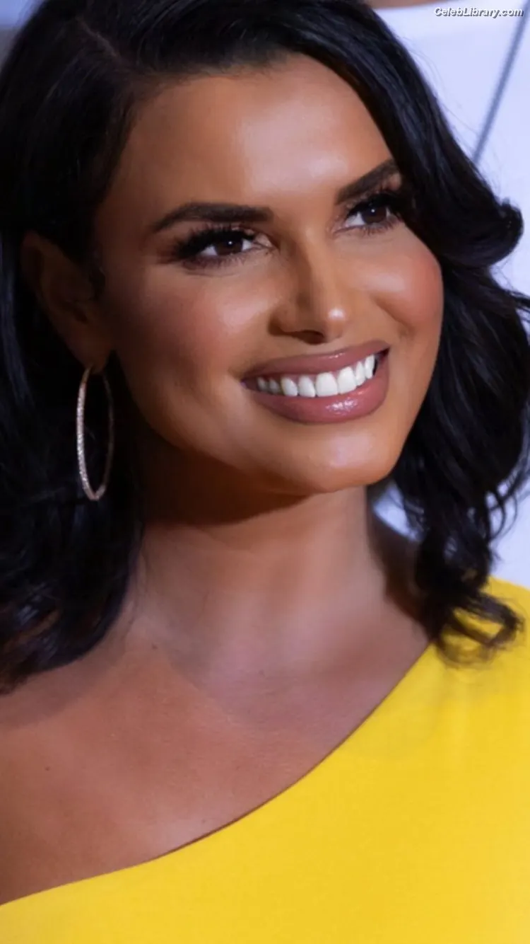 Joy Taylor photo 17 of 1109