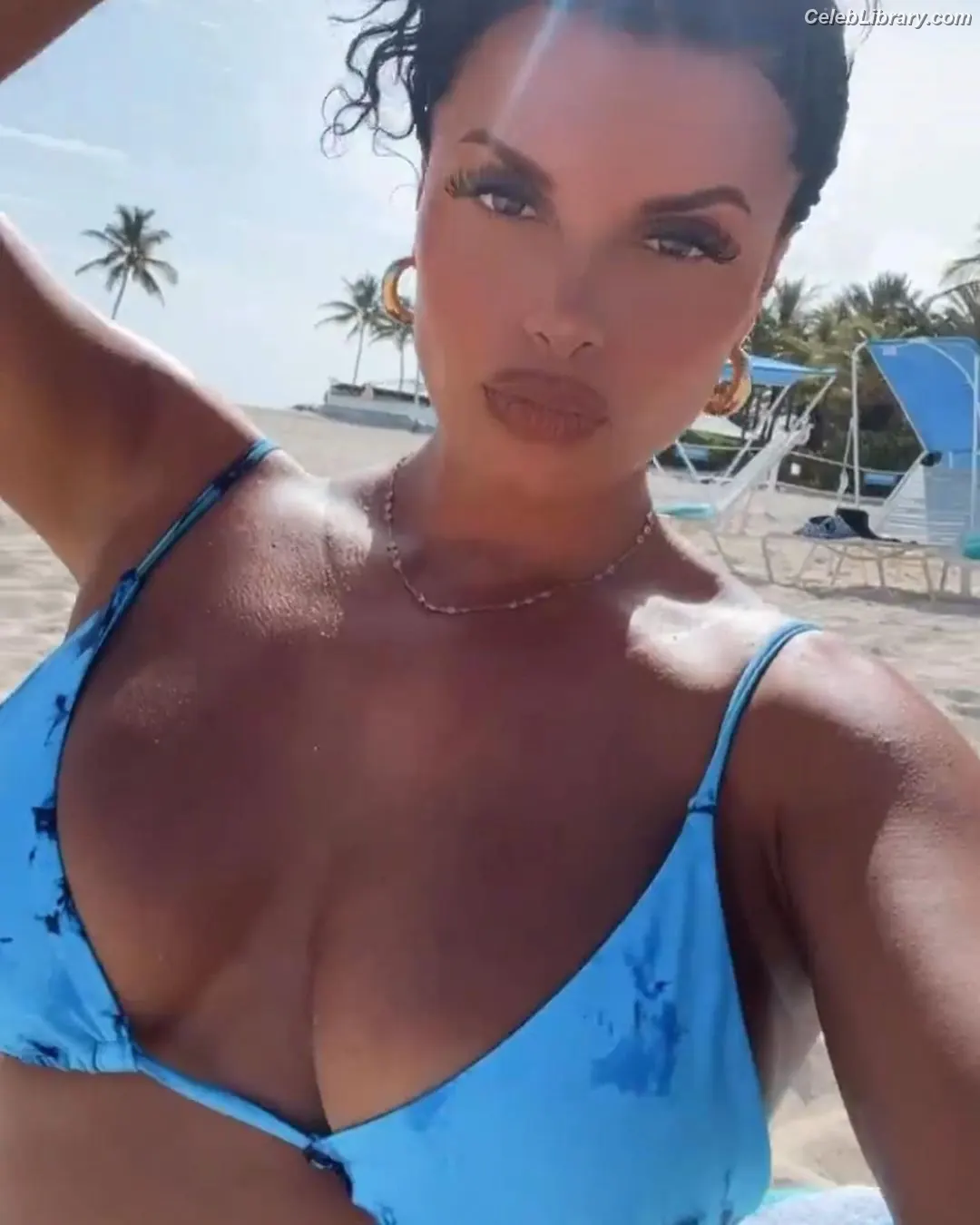Joy Taylor photo 10 of 1109