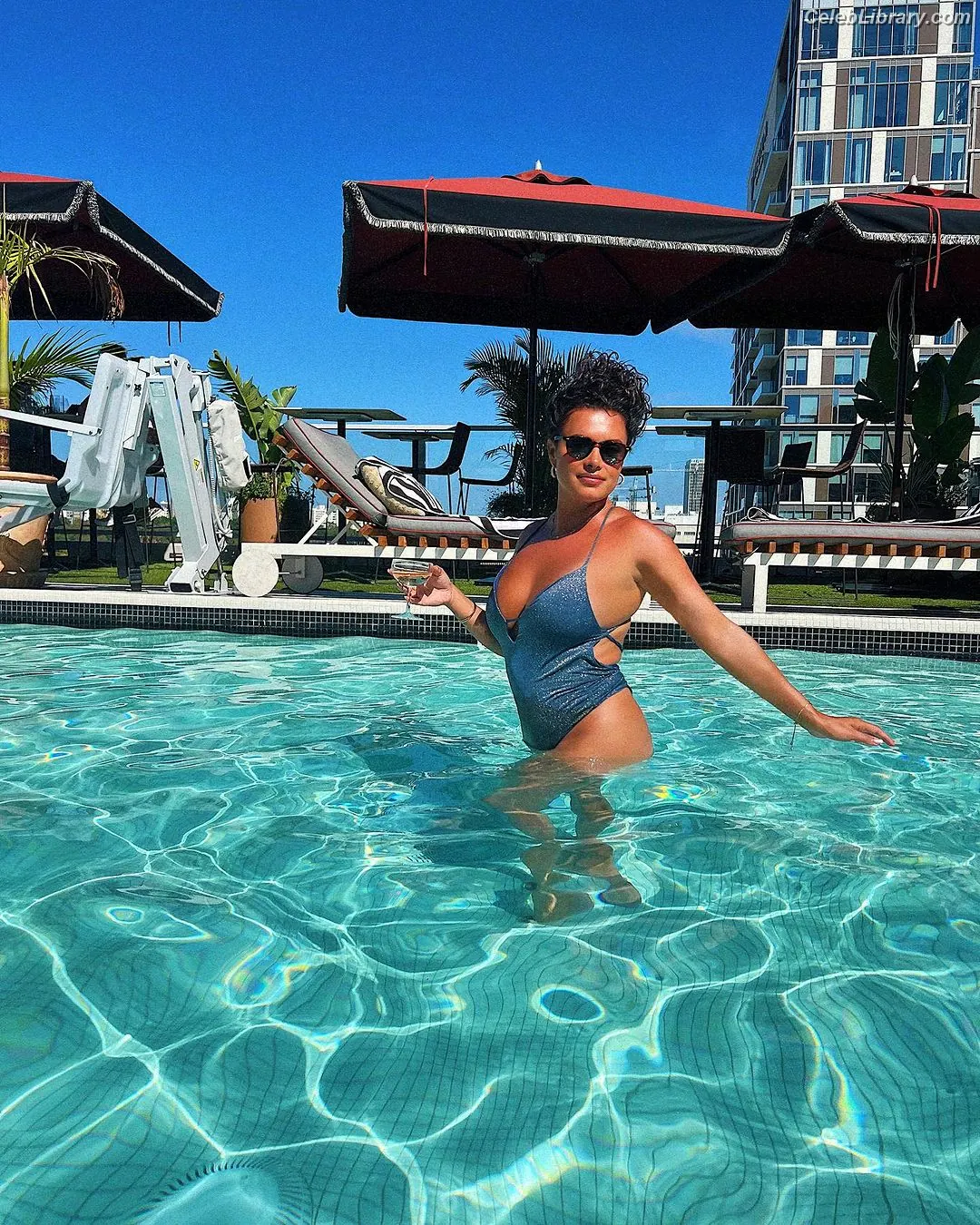 Joy Taylor photo 23 of 1109