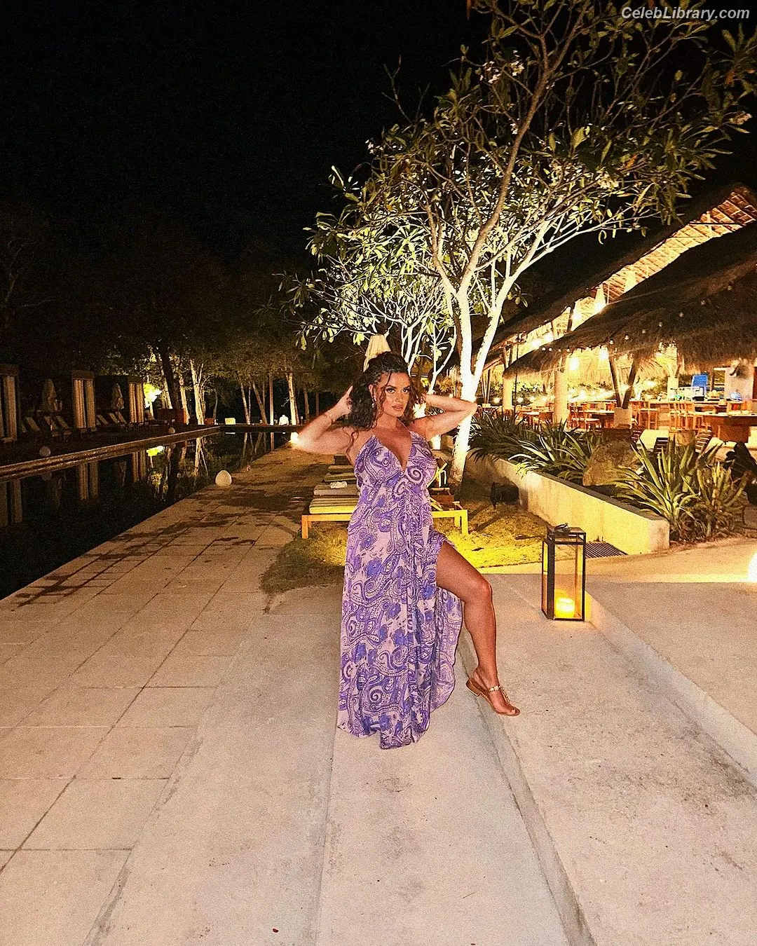Joy Taylor photo 8 of 1109