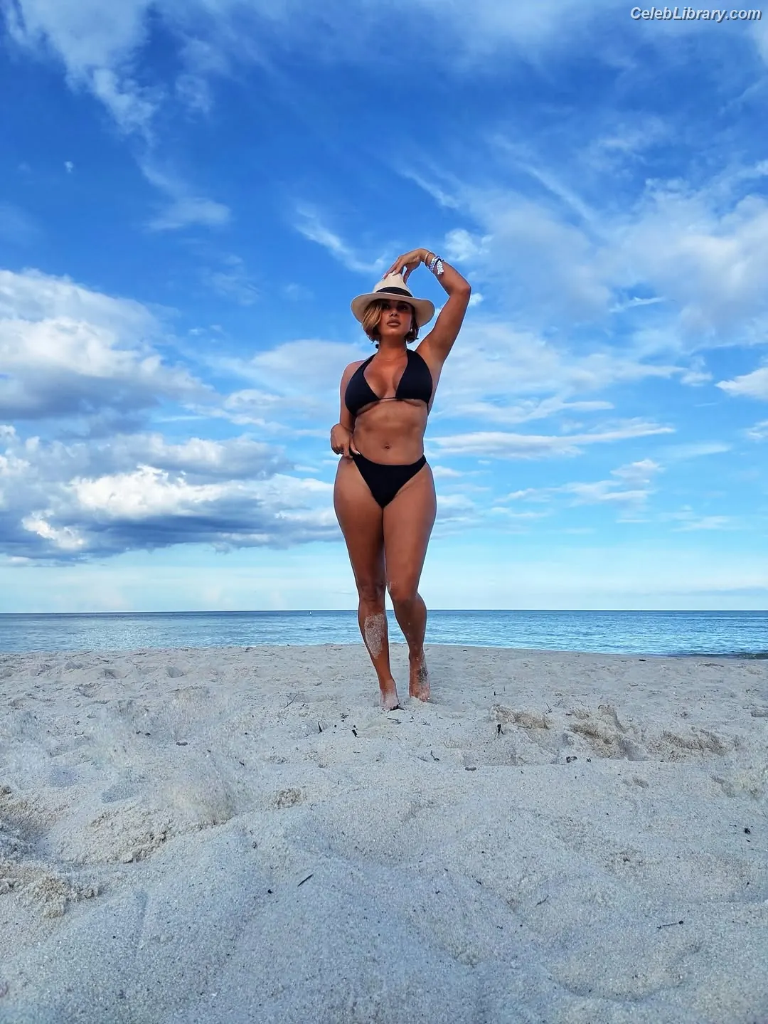 Joy Taylor photo 16 of 1109