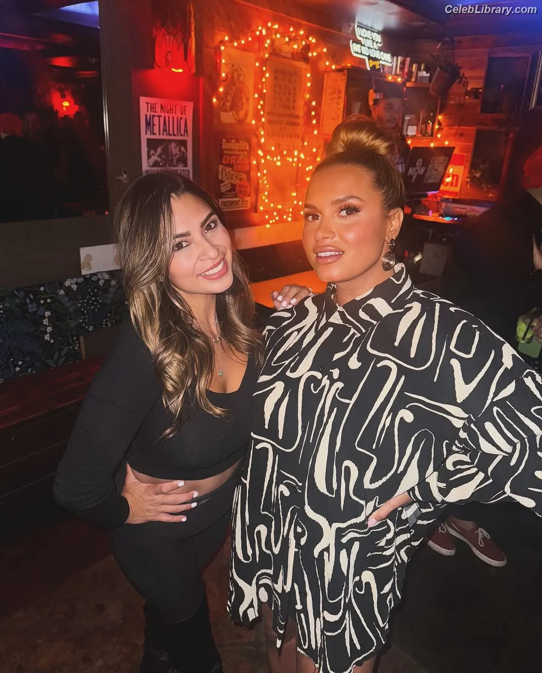 Joy Taylor photo 20 of 1109