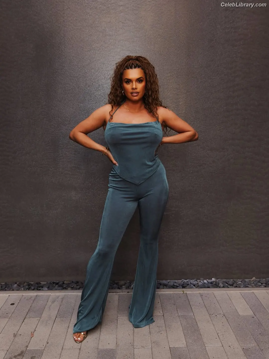 Joy Taylor photo 21 of 1109