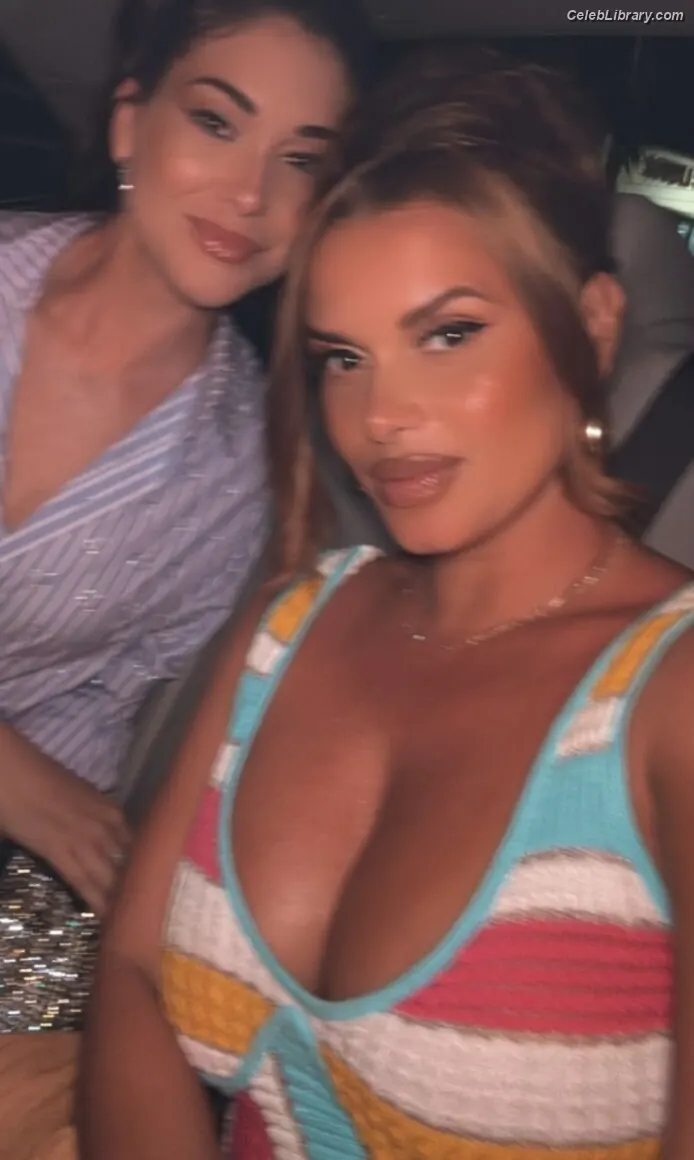 Joy Taylor photo 24 of 1109