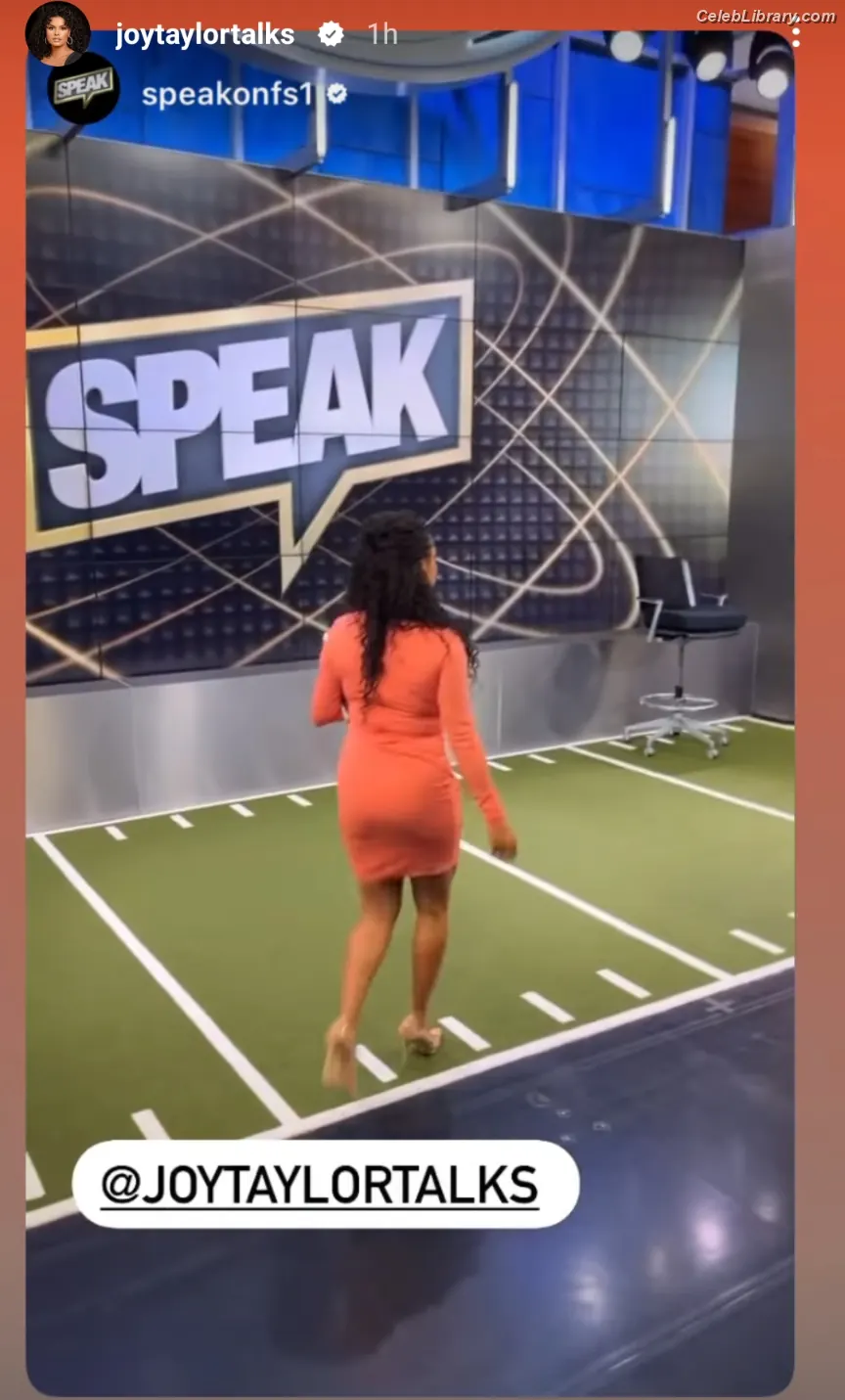Joy Taylor photo 5 of 1109