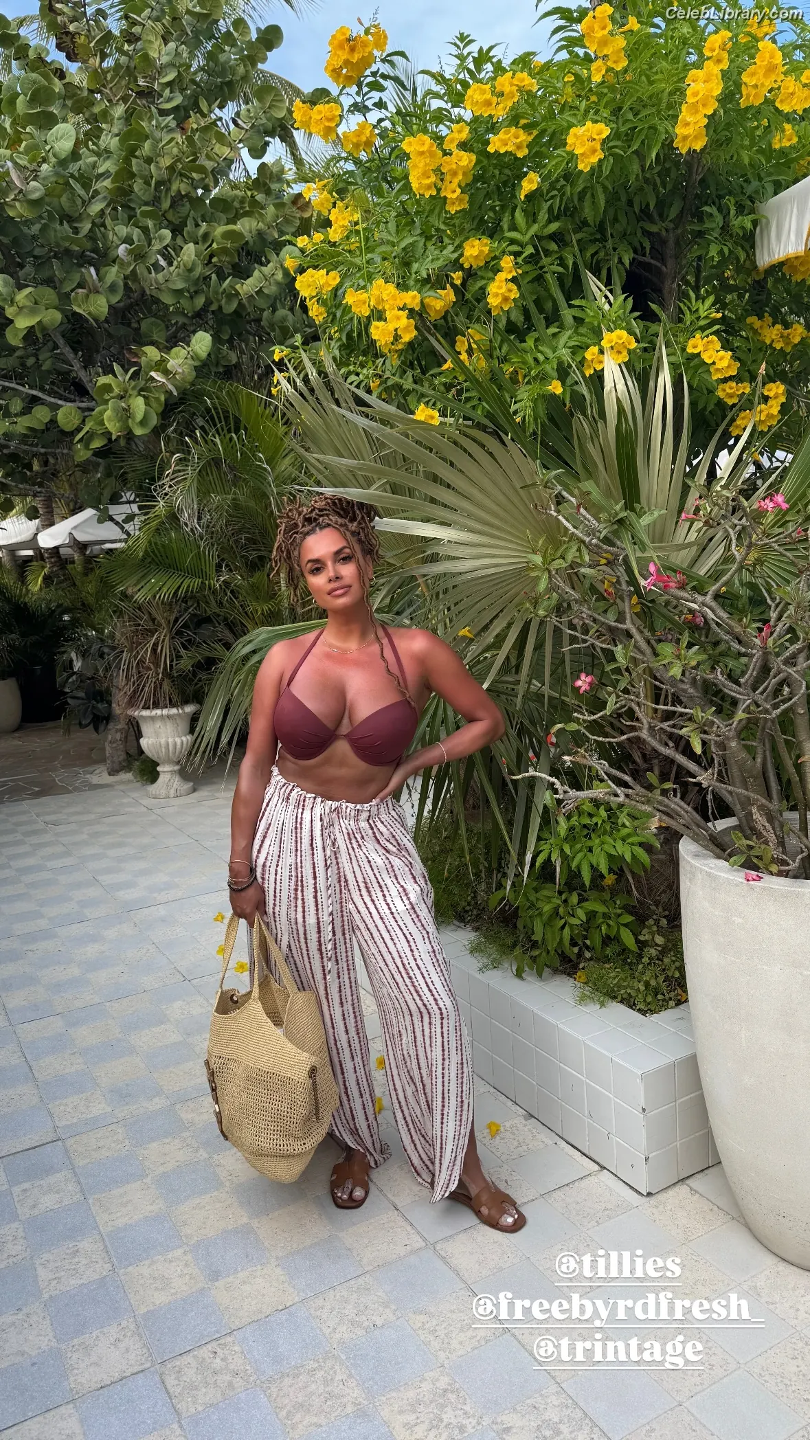 Joy Taylor photo 8 of 1109