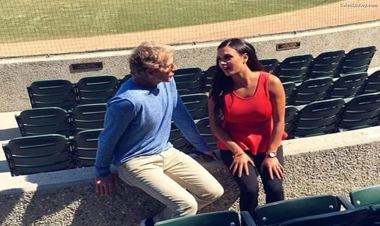 Joy Taylor photo 13 of 1109