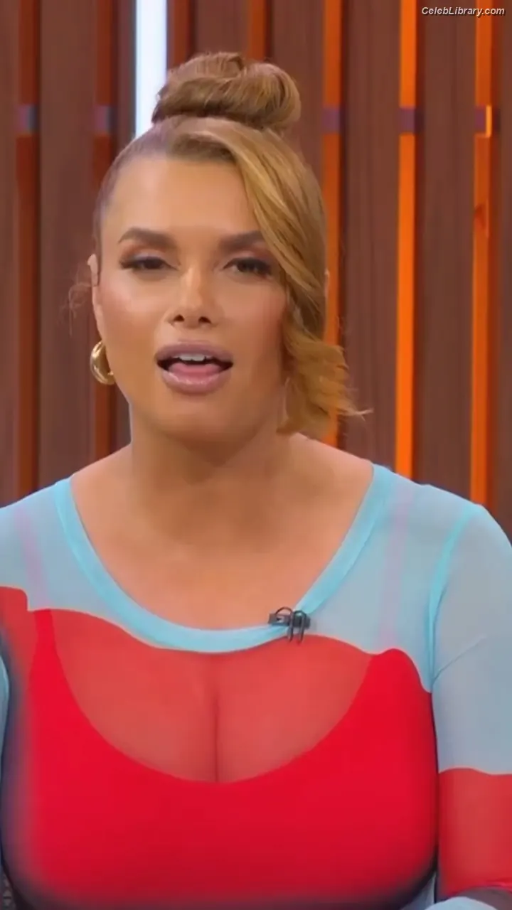 Joy Taylor photo 23 of 1109