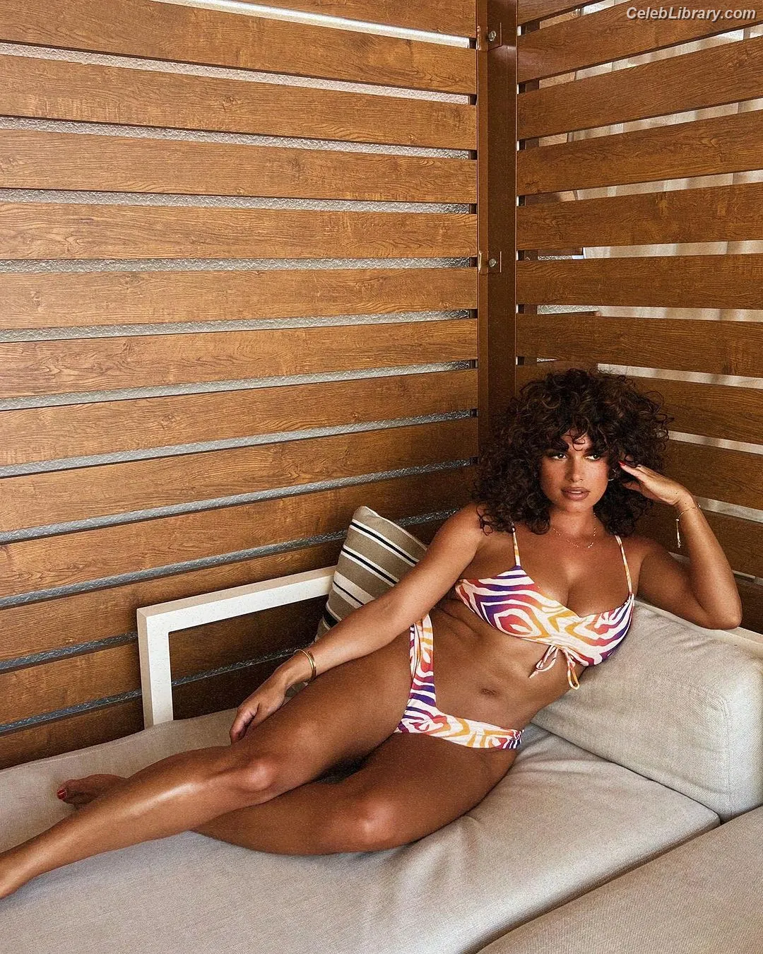 Joy Taylor photo 16 of 1109
