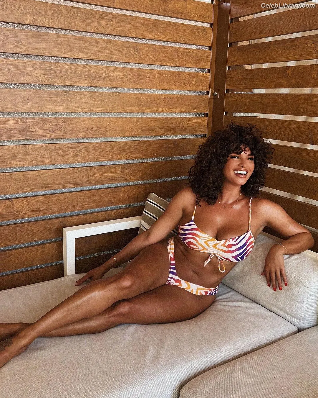 Joy Taylor photo 17 of 1109