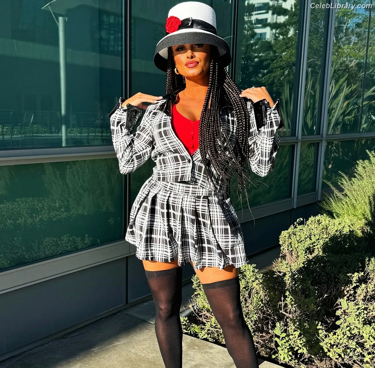 Joy Taylor photo 3 of 1109