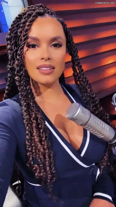 Joy Taylor photo 1 of 1109