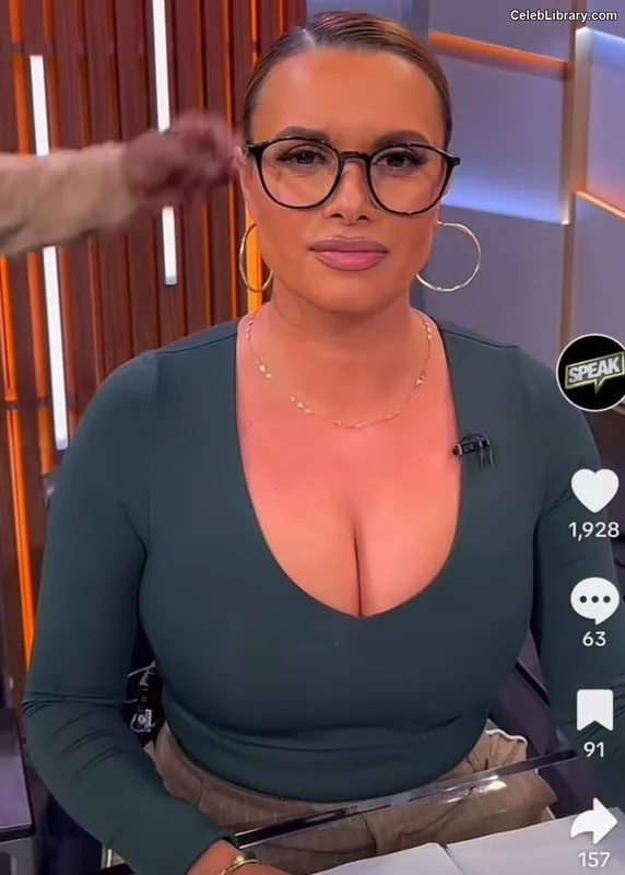 Joy Taylor photo 17 of 1109
