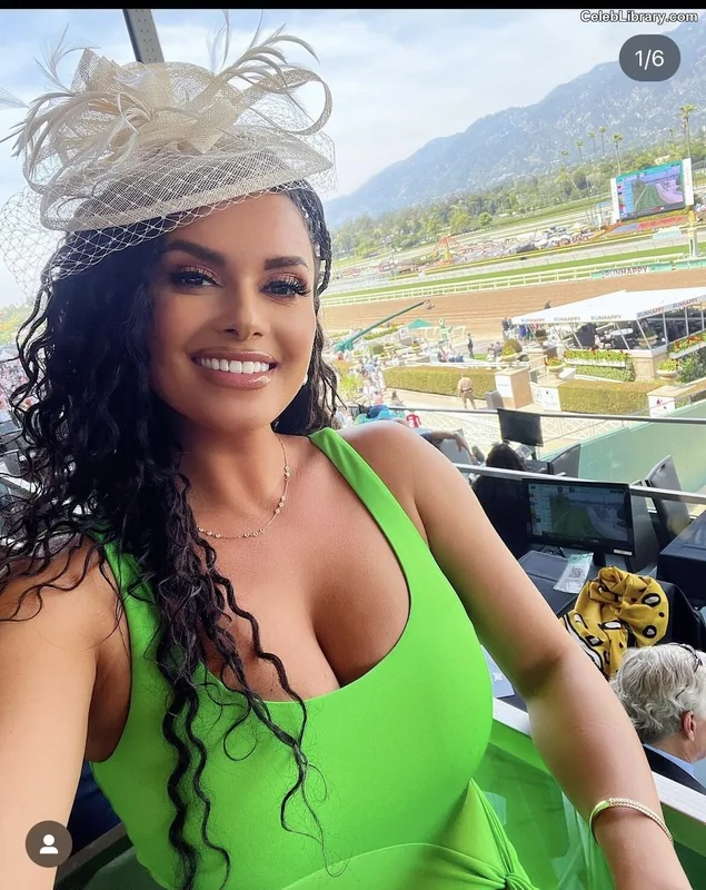 Joy Taylor photo 8 of 1109