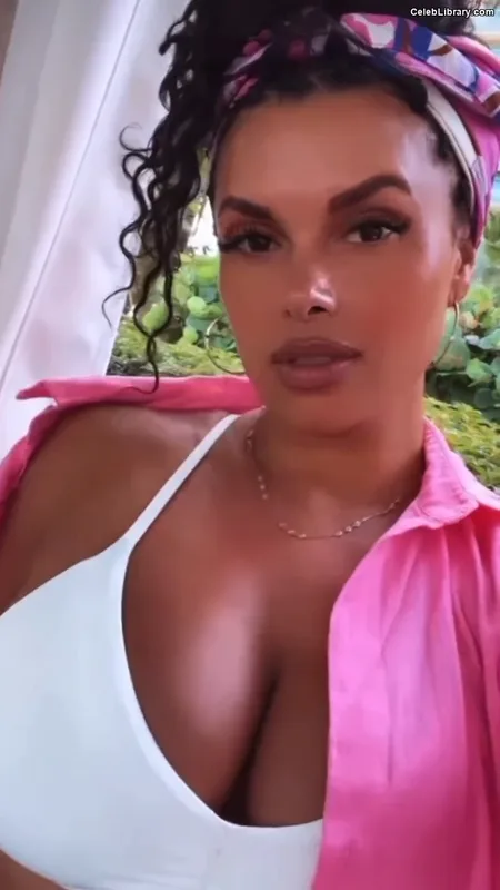 Joy Taylor photo 12 of 1109