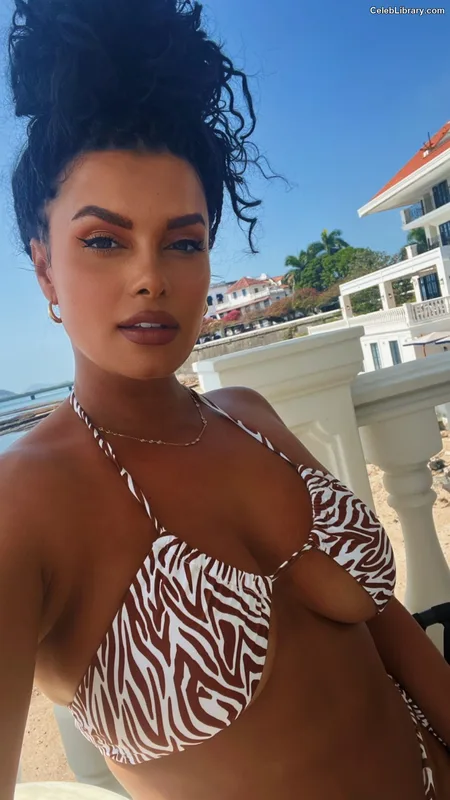 Joy Taylor photo 13 of 1109