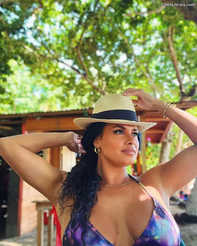 Joy Taylor photo 14 of 1109