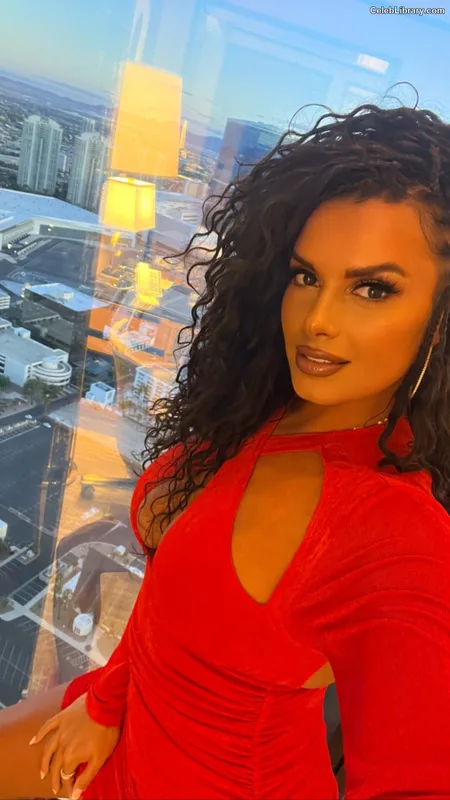 Joy Taylor photo 23 of 1109