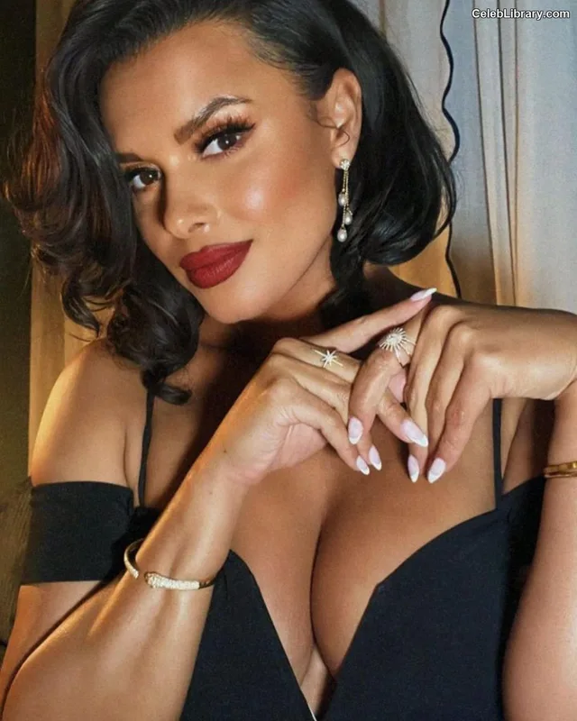 Joy Taylor photo 3 of 1109